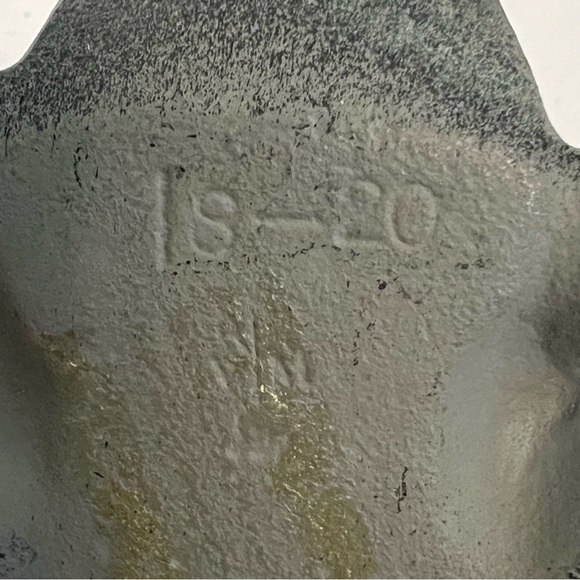 Vintage Virginia Metalcrafters Cast Iron 3” Frog Paperweight - Picture 4 of 10